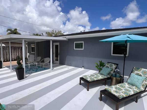 250 NE 42nd St, Oakland Park, FL 33334