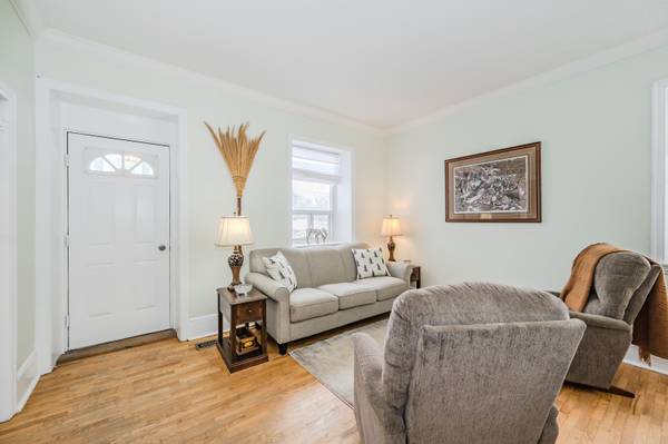 Guelph, ON N1H 4A1,38 Dufferin ST