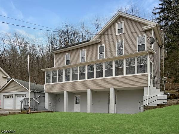 53 Academy St, Oxford Twp., NJ 07863