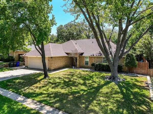 801 Glenn Drive,  Euless,  TX 76039