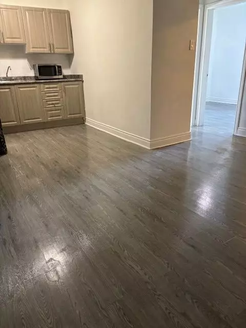 Toronto, ON M6M 1T1,2544 Eglinton AVE W #4