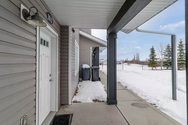 Sylvan Lake, AB T4S 0L9,44 Reid CT ##103