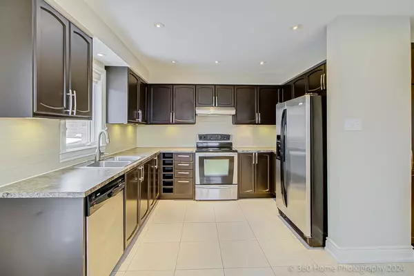 Mississauga, ON L5M 6C1,2945 Thomas ST #125