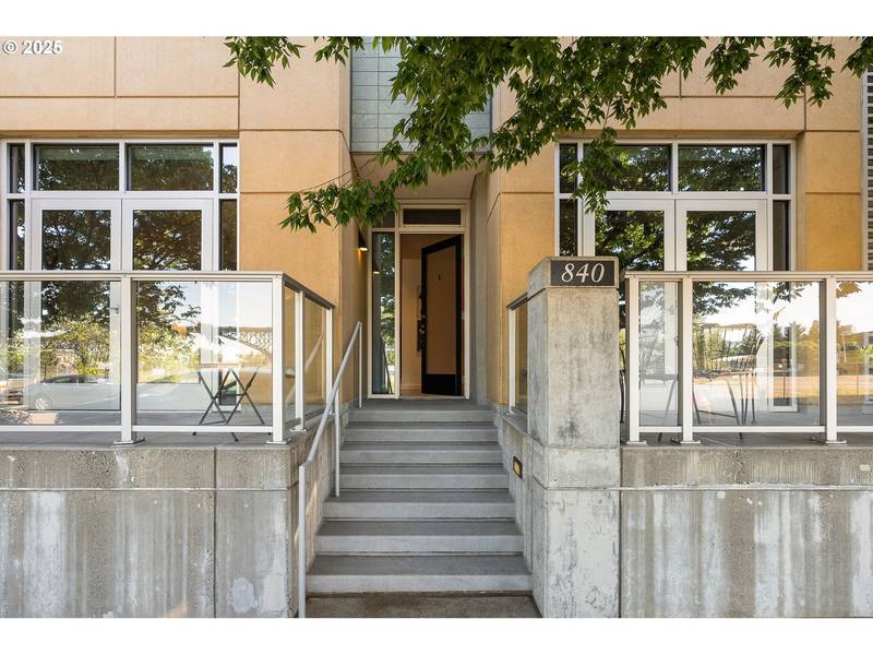 840 S CURRY ST #106, Portland, OR 97239