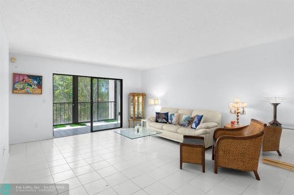 Delray Beach, FL 33484,6037 Pointe Regal Cir  #401