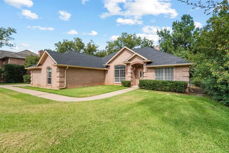 8911 Magnolia Vale Drive, Granbury, TX 76049