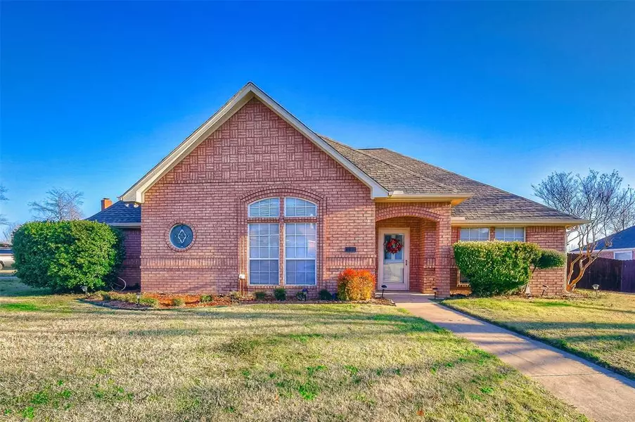 10192 Fieldcrest Drive, Benbrook, TX 76126