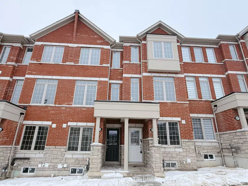 929 Crowsnest HOLW, Pickering, ON L1X 0P4