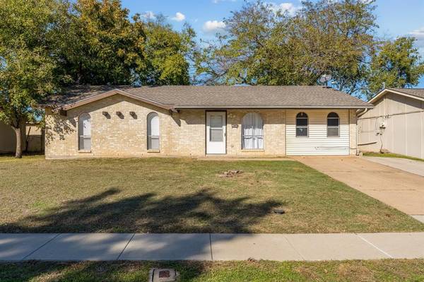 1019 Springwood Drive, Lewisville, TX 75067