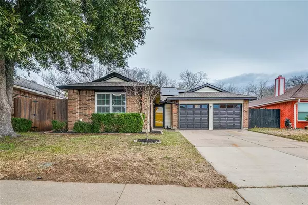 519 Valley Spring Drive, Arlington, TX 76018