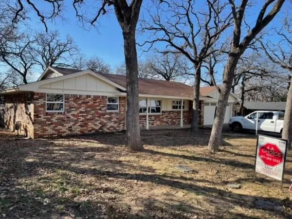 609 Brookview Drive, Hurst, TX 76054