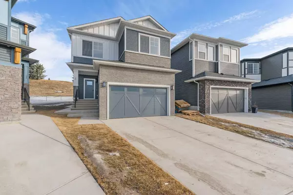 22 Crimson Ridge CV NW, Calgary, AB T3L 0K4