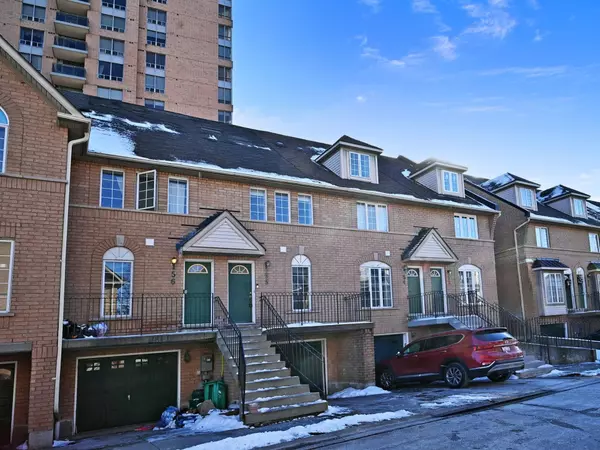 Mississauga, ON L5R 3W1,75 Strathaven DR #55