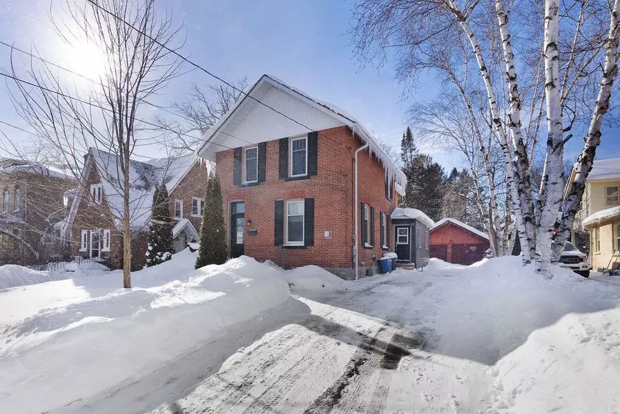 21 Sussex ST N, Kawartha Lakes, ON K9V 4H3