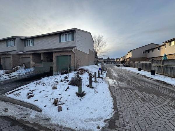 52 Coventry CRES, Frontenac, ON K7M 7S7