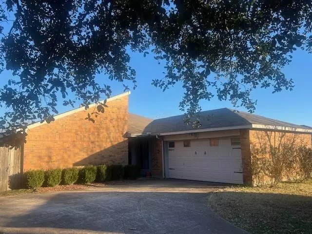 105 Flaxseed Lane, Fort Worth, TX 76108