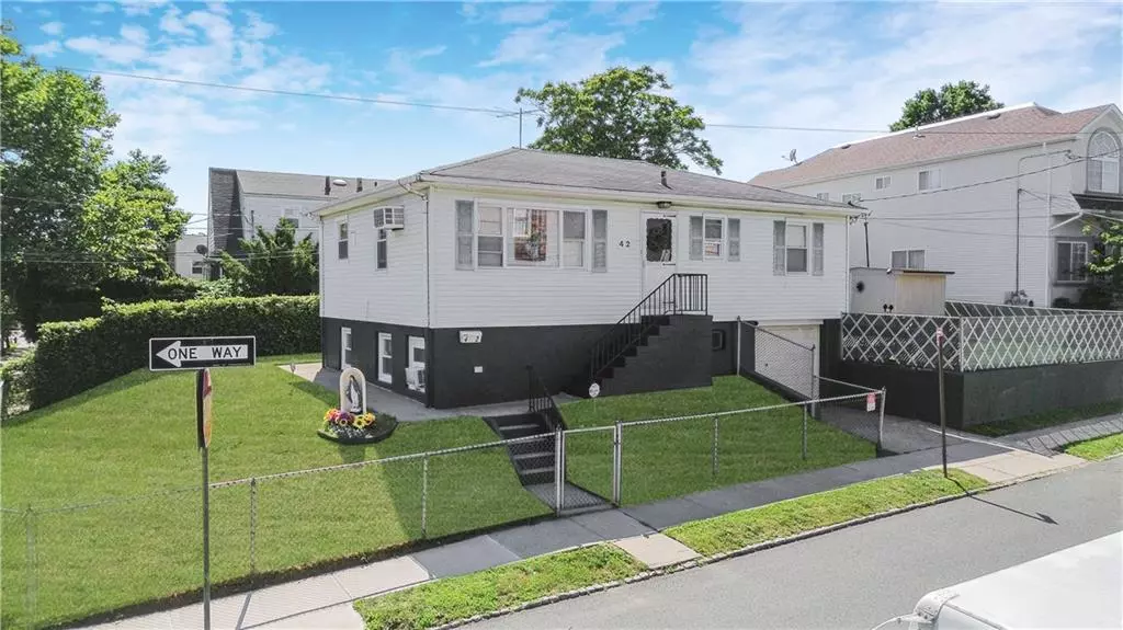 42 Mills AVE, Staten  Island, NY 10305