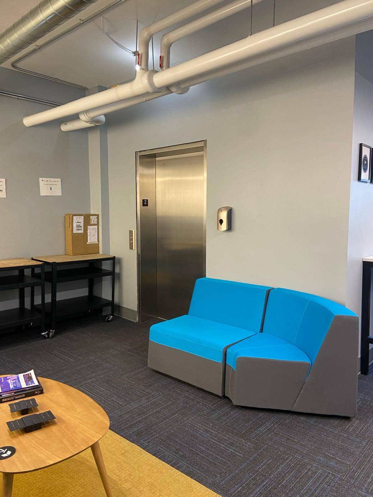Toronto C01, ON M5T 2C2,196 Spadina AVE #2 floor
