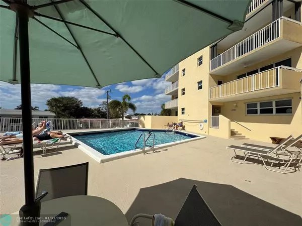 Pompano Beach, FL 33062,1200 Hibiscus Ave  #806