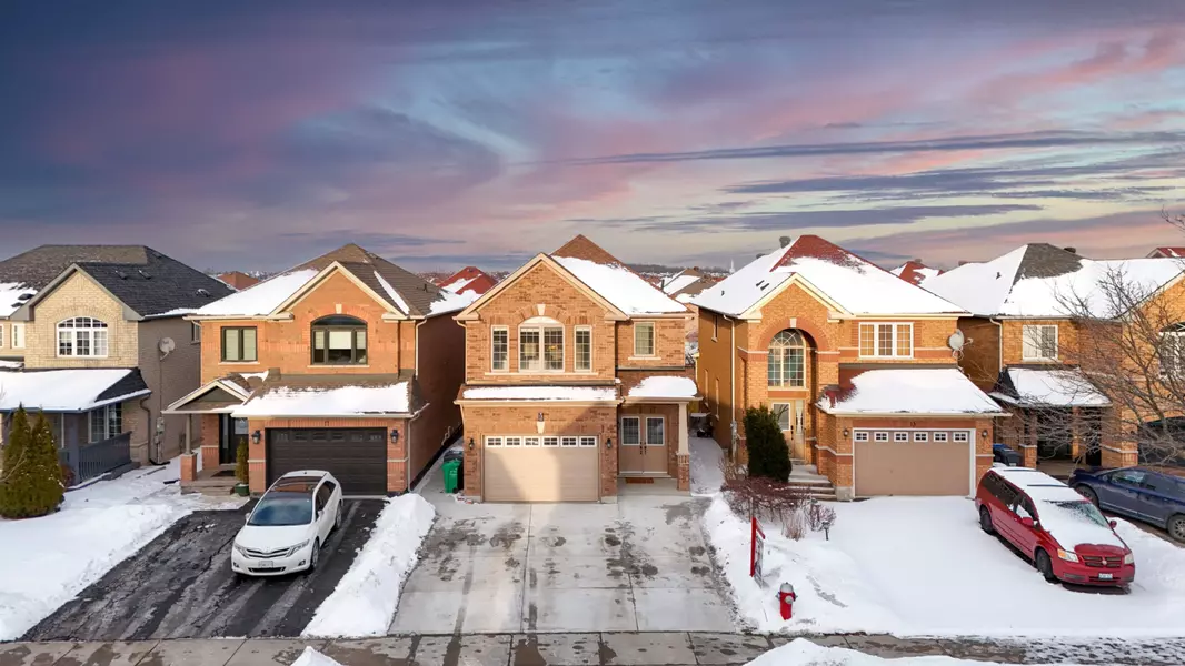 15 Miramar ST, Brampton, ON L6R 2S7