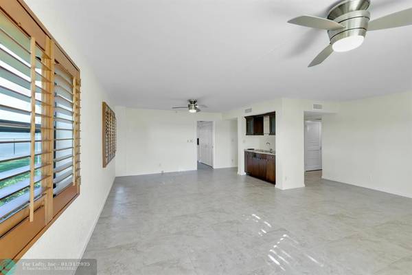 North Palm Beach, FL 33408,374 Golfview Rd  #106