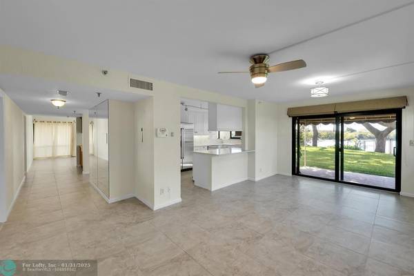 North Palm Beach, FL 33408,374 Golfview Rd  #106