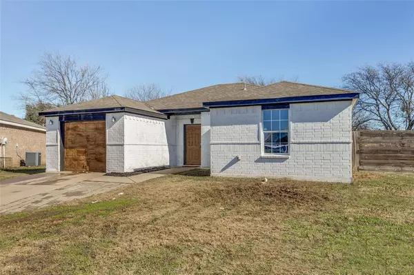 3153 Ronay Drive, Forest Hill, TX 76140