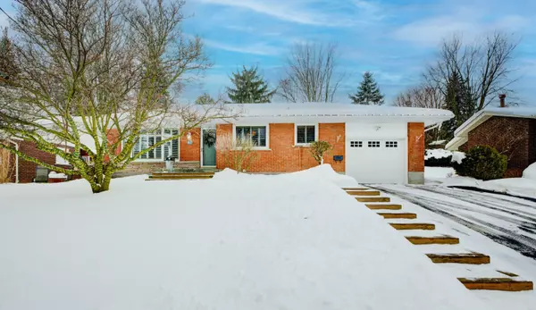 67 Warren RD, Kitchener, ON N2M 4T6