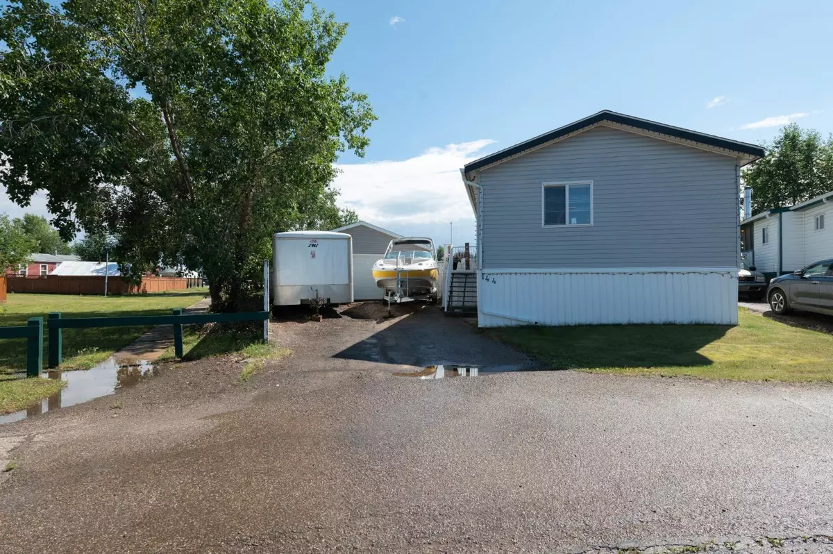 Fort Mcmurray, AB T9H 2P1,144 Grey Owl PL