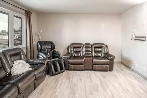 Calgary, AB T2A 2A2,4601 Fordham CRES Southeast