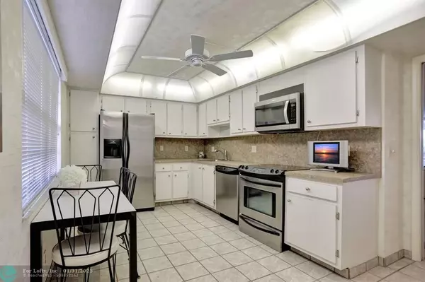 Pompano Beach, FL 33069,806 Cypress Blvd  #409