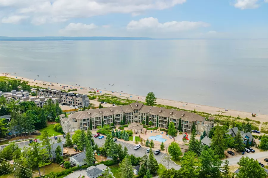 764 River RD E #201, Wasaga Beach, ON L9Z 2M7