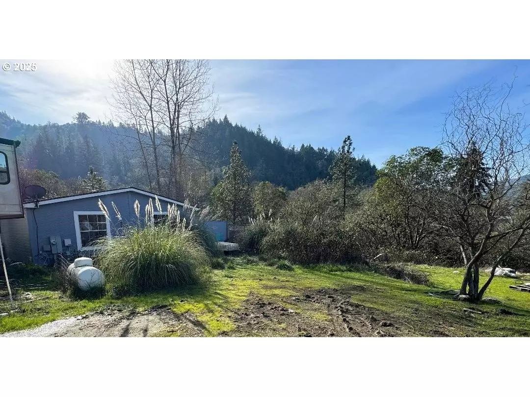 Myrtle Creek, OR 97457,424 AKER DR