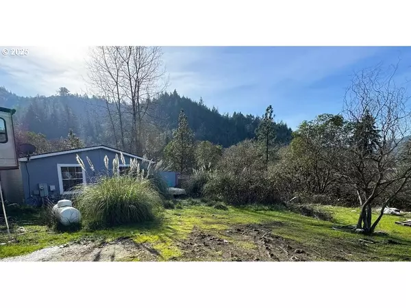 424 AKER DR, Myrtle Creek, OR 97457