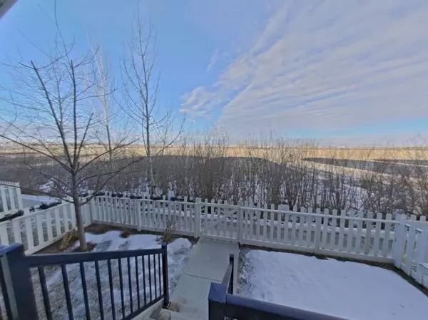 28 Stonehouse CRES NW, High River, AB T1V 0G4