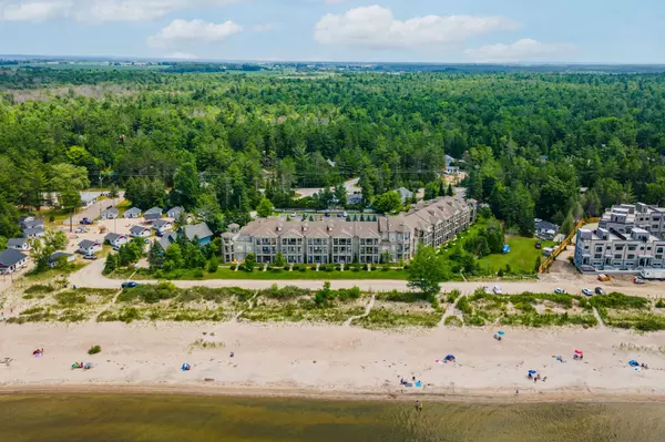 Wasaga Beach, ON L9Z 2M7,764 River RD E #201