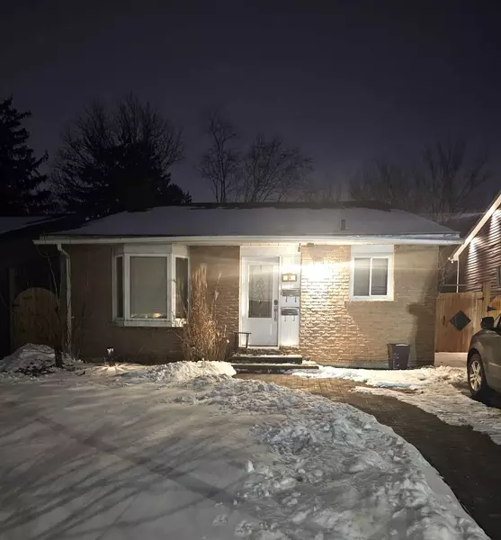 24 Grassmere CT, Oshawa, ON L1H 3X4