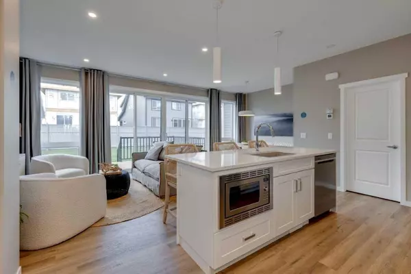 180 Magnolia TER SE, Calgary, AB T3M 3N2