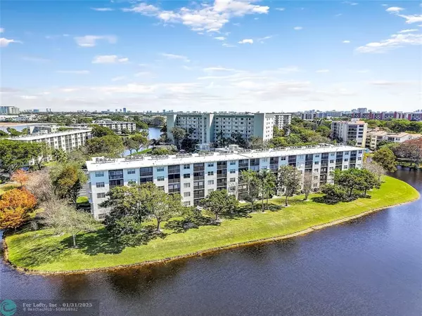 2236 N CYPRESS BEND DRIVE  #206, Pompano Beach, FL 33069