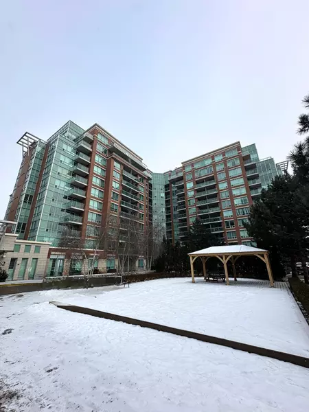 62 Suncrest BLVD #702, Markham, ON L3T 7Y6