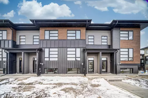 Calgary, AB T4B3P5,43 Lucas WAY Northwest