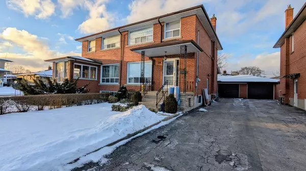 28 Imogene AVE, Toronto W05, ON M9M 1N7