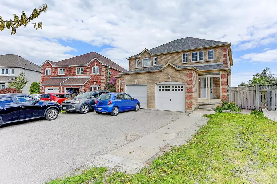 39 Caruso DR, Brampton, ON L6Y 5B2