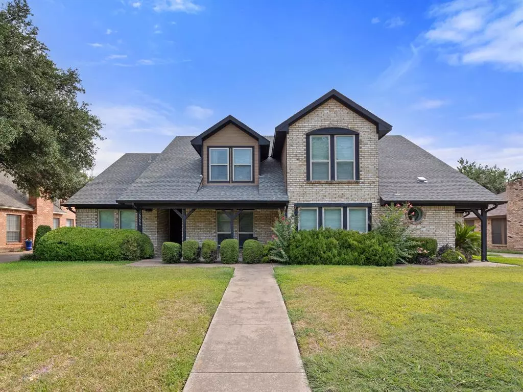 Benbrook, TX 76132,6504 Lago Vista Drive