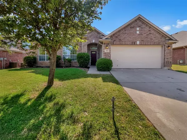 9025 Chardin Park Drive, Fort Worth, TX 76244