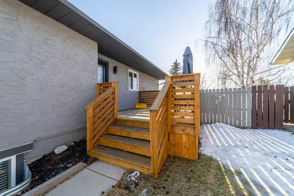 Calgary, AB T2W 3K3,136 Woodside CIR Southwest