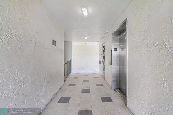 Lauderdale Lakes, FL 33313,3000 NW 48th Ter  #423