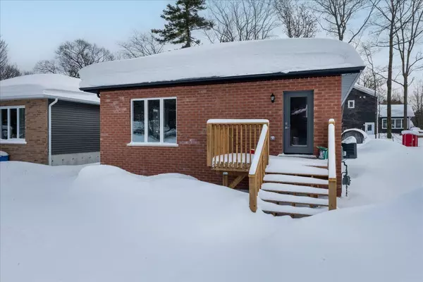 Gravenhurst, ON P1P 1B1,141 Pine ST W