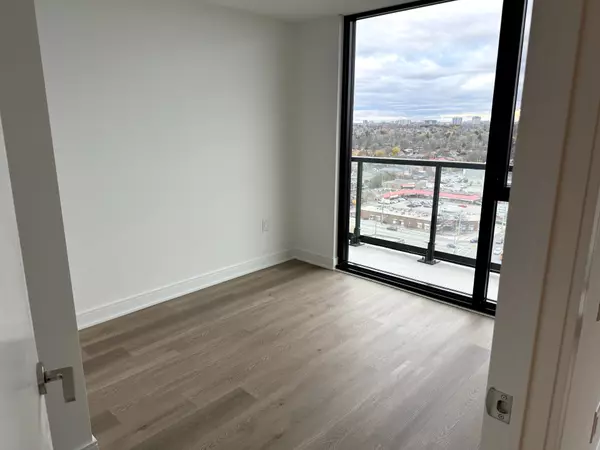 Mississauga, ON L5A 1W4,86 Dundas ST E #1605