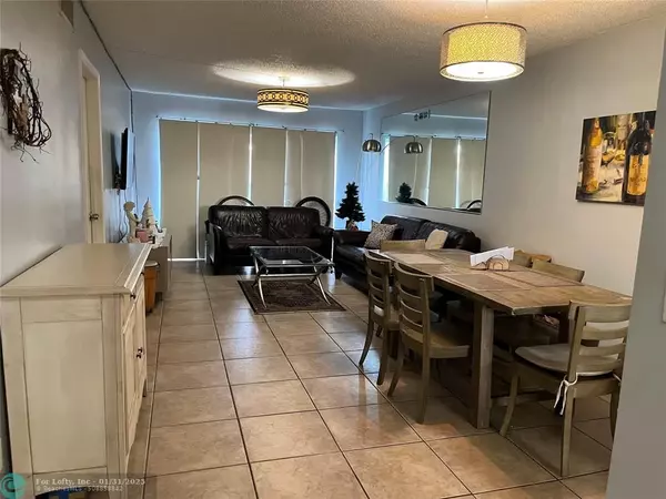 Boca Raton, FL 33428,9949 Sandalfoot Blvd  #512